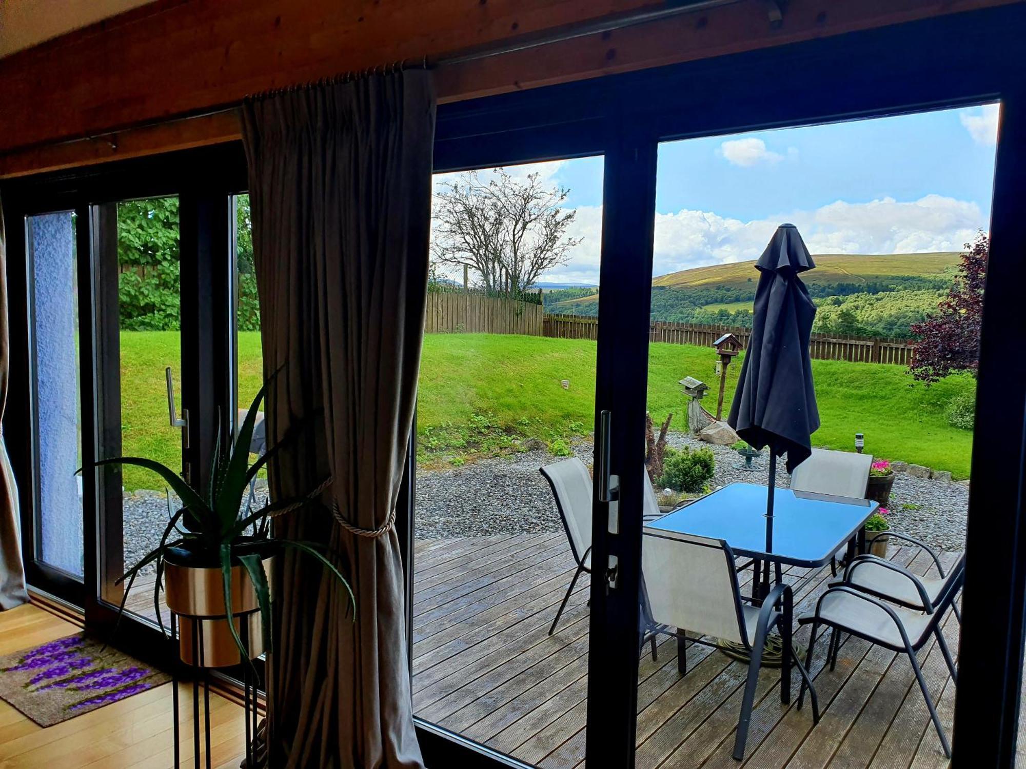 Lindas Retreats Self Catering Accommodation 1 Bedroom Cottage Or 3 Bedroom House Tomintoul Esterno foto